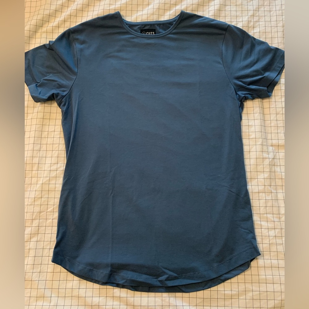 Cuts Clothing Men’s Curve Hem Tee